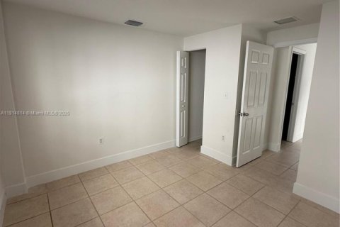 Condo in Miami, Florida, 2 bedrooms № 1971221 - photo 11