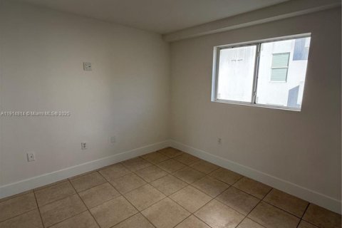 Condo in Miami, Florida, 2 bedrooms № 1971221 - photo 13