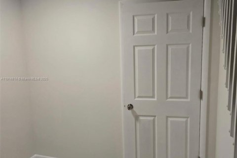 Condo in Miami, Florida, 2 bedrooms № 1971221 - photo 5