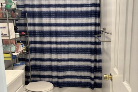 Copropriété à louer à Hialeah, Floride: 2 chambres, 75.25 m2 № 2000292 - photo 18