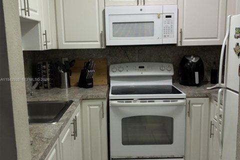 Copropriété à louer à Hialeah, Floride: 2 chambres, 75.25 m2 № 2000292 - photo 19