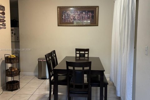 Copropriété à louer à Hialeah, Floride: 2 chambres, 75.25 m2 № 2000292 - photo 12