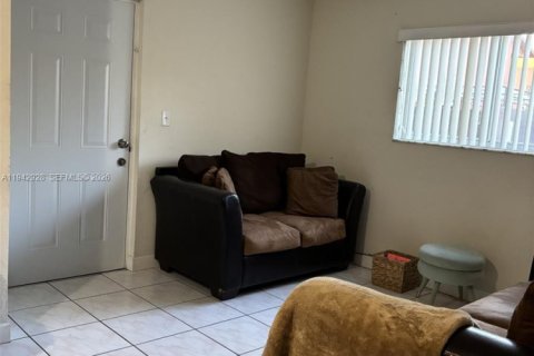 Copropriété à louer à Hialeah, Floride: 2 chambres, 75.25 m2 № 2000292 - photo 8