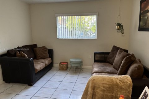 Copropriété à louer à Hialeah, Floride: 2 chambres, 75.25 m2 № 2000292 - photo 6