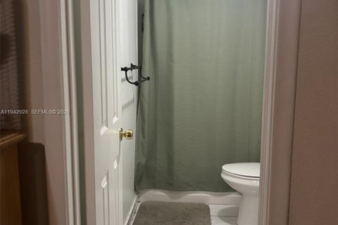 Copropriété à louer à Hialeah, Floride: 2 chambres, 75.25 m2 № 2000292 - photo 10