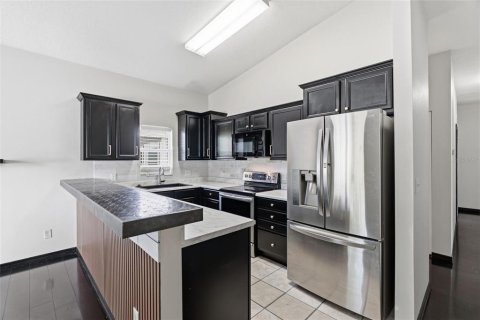 House in Saint Petersburg, Florida 3 bedrooms, 103.31 sq.m. № 2399352 - photo 8