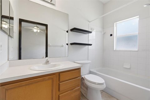 House in Saint Petersburg, Florida 3 bedrooms, 103.31 sq.m. № 2399352 - photo 11