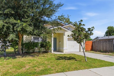 House in Saint Petersburg, Florida 3 bedrooms, 103.31 sq.m. № 2399352