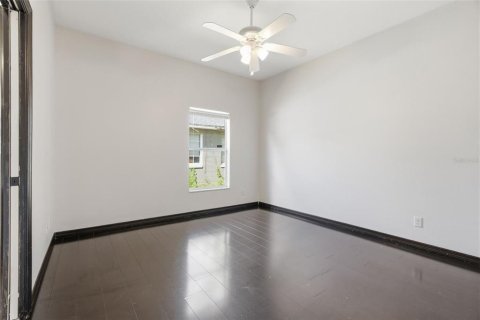 House in Saint Petersburg, Florida 3 bedrooms, 103.31 sq.m. № 2399352 - photo 13