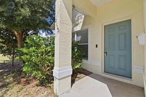 House in Saint Petersburg, Florida 3 bedrooms, 103.31 sq.m. № 2399352 - photo 4