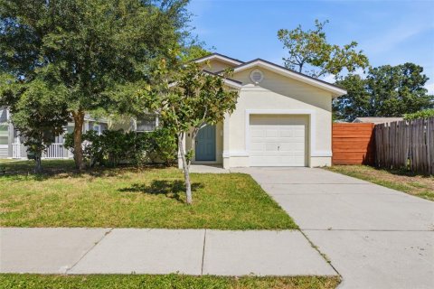 House in Saint Petersburg, Florida 3 bedrooms, 103.31 sq.m. № 2399352 - photo 2