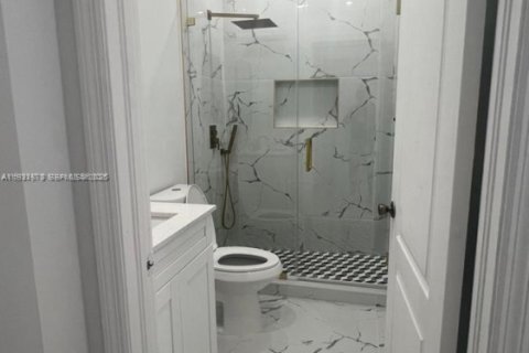 Casa en alquiler en Miami, Florida, 4 dormitorios, 224.45 m2 № 1990003 - foto 13