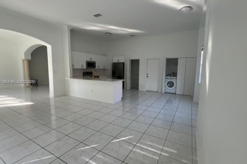 Casa en alquiler en Miami, Florida, 4 dormitorios, 224.45 m2 № 1990003 - foto 3