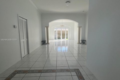 Casa en alquiler en Miami, Florida, 4 dormitorios, 224.45 m2 № 1990003 - foto 6