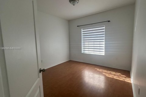 Casa en alquiler en Miami, Florida, 4 dormitorios, 224.45 m2 № 1990003 - foto 10