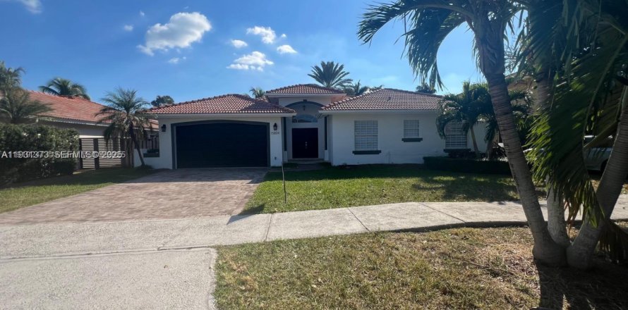 Casa en Miami, Florida 4 dormitorios, 224.45 m2 № 1990003