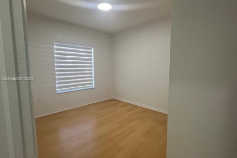 Casa en alquiler en Miami, Florida, 4 dormitorios, 224.45 m2 № 1990003 - foto 8