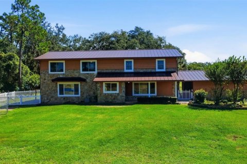 Villa ou maison à Chuluota, Floride 4 chambres, 267.37 m2 № 2403121
