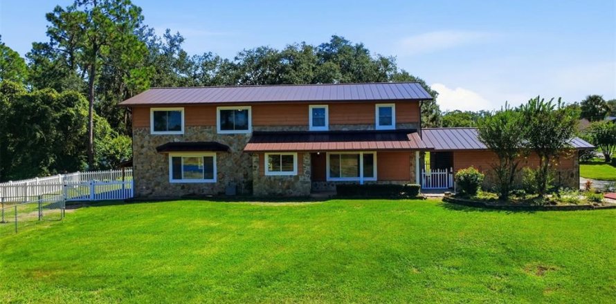 Villa ou maison à Chuluota, Floride 4 chambres, 267.37 m2 № 2403121