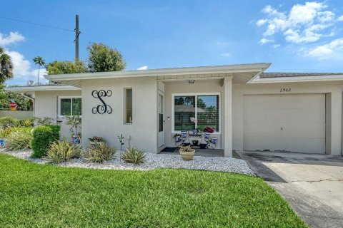 House in Sarasota, Florida 2 bedrooms, 112.04 sq.m. № 2195896