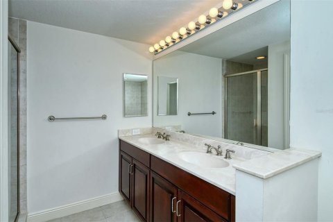 Condo in Sarasota, Florida, 2 bedrooms № 2111941 - photo 24