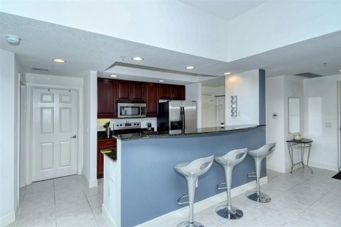 Condo in Sarasota, Florida, 2 bedrooms № 2111941 - photo 16