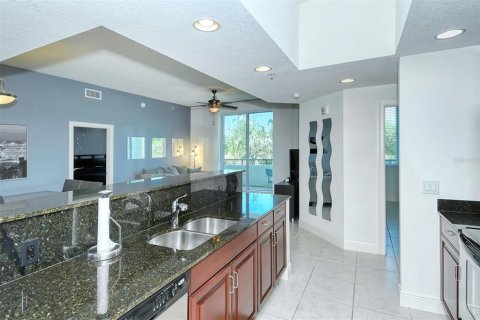 Condo in Sarasota, Florida, 2 bedrooms № 2111941 - photo 20