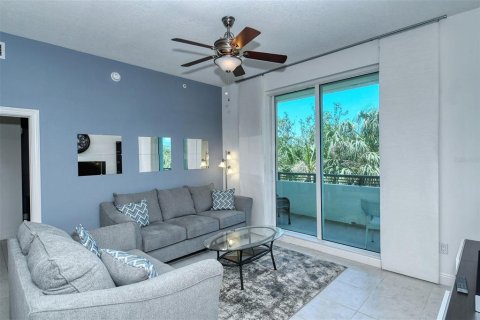 Condo in Sarasota, Florida, 2 bedrooms № 2111941 - photo 6