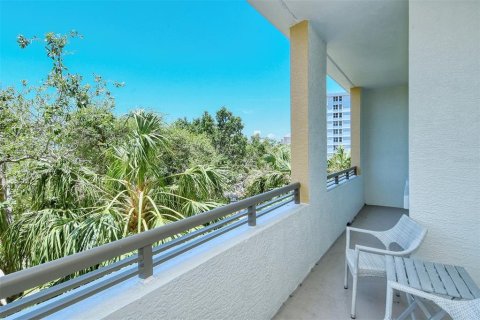 Condo in Sarasota, Florida, 2 bedrooms № 2111941 - photo 9