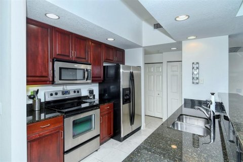 Condo in Sarasota, Florida, 2 bedrooms № 2111941 - photo 17
