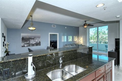 Condo in Sarasota, Florida, 2 bedrooms № 2111941 - photo 21