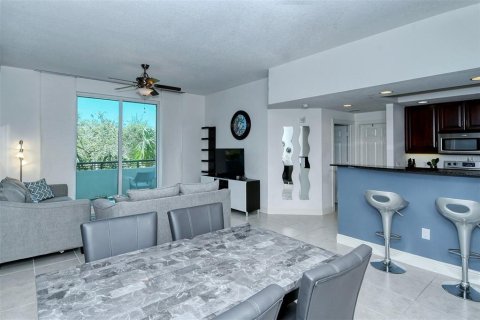 Condo in Sarasota, Florida, 2 bedrooms № 2111941 - photo 4