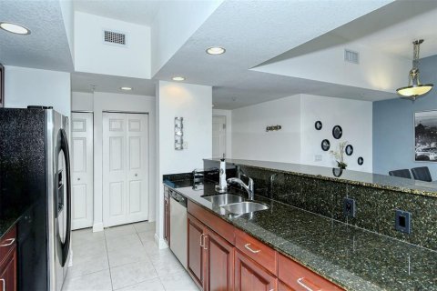 Condo in Sarasota, Florida, 2 bedrooms № 2111941 - photo 18