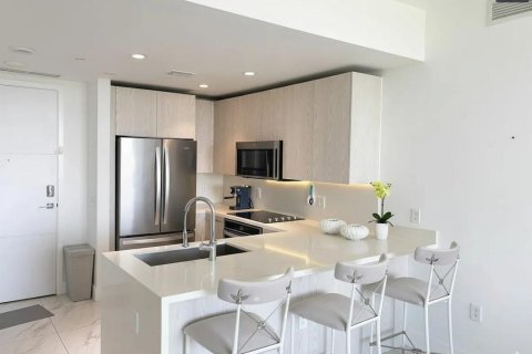 Copropriété à louer à Sunrise, Floride: 2 chambres, 115.57 m2 № 2387294 - photo 2