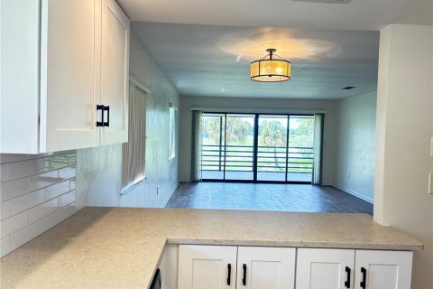 Copropriété à louer à Bradenton, Floride: 2 chambres, 110.09 m2 № 2388611 - photo 4