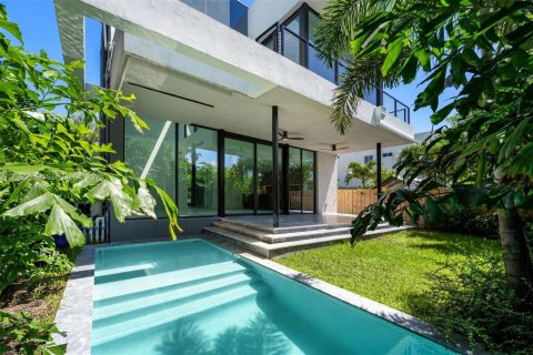 Villa ou maison à Miami, Floride 4 chambres, 245.54 m2 № 2374375