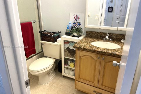 Condo in Hialeah, Florida, 2 bedrooms  № 1868784 - photo 19