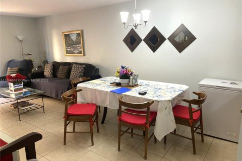 Condo in Hialeah, Florida, 2 bedrooms  № 1868784 - photo 6