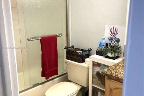 Condo in Hialeah, Florida, 2 bedrooms  № 1868784 - photo 20