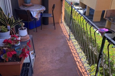 Condo in Hialeah, Florida, 2 bedrooms  № 1868784 - photo 29