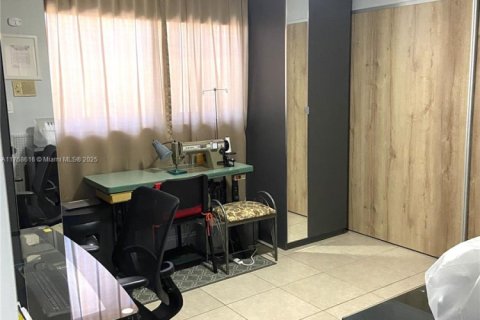 Condo in Hialeah, Florida, 2 bedrooms  № 1868784 - photo 16