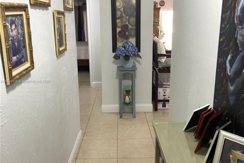 Condo in Hialeah, Florida, 2 bedrooms  № 1868784 - photo 4