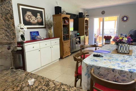 Condo in Hialeah, Florida, 2 bedrooms  № 1868784 - photo 8