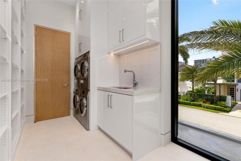 Casa en venta en Fort Lauderdale, Florida, 5 dormitorios, 955.87 m2 № 1969185 - foto 23