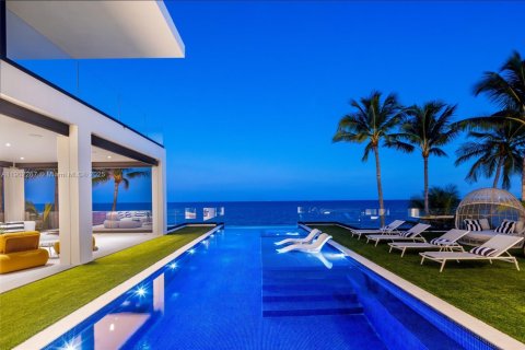 Casa en venta en Fort Lauderdale, Florida, 5 dormitorios, 955.87 m2 № 1969185 - foto 2
