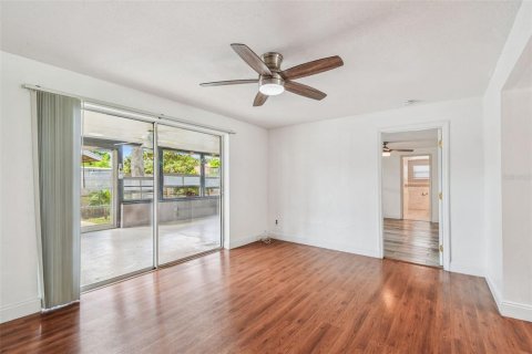 House in Clearwater, Florida 3 bedrooms, 150.13 sq.m. № 1885136 - photo 12