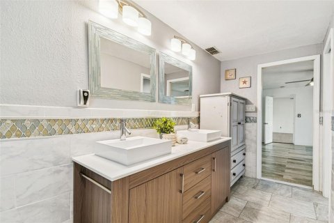 House in Clearwater, Florida 3 bedrooms, 150.13 sq.m. № 1885136 - photo 22