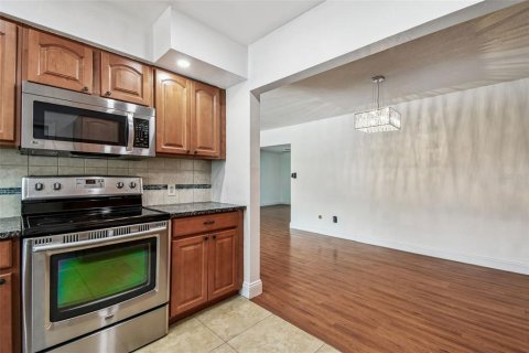 House in Clearwater, Florida 3 bedrooms, 150.13 sq.m. № 1885136 - photo 10