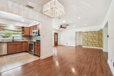 House in Clearwater, Florida 3 bedrooms, 150.13 sq.m. № 1885136 - photo 6