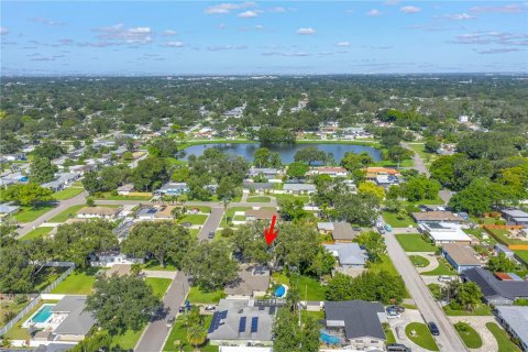 House in Saint Petersburg, Florida 4 bedrooms, 169.45 sq.m. № 1838482 - photo 4